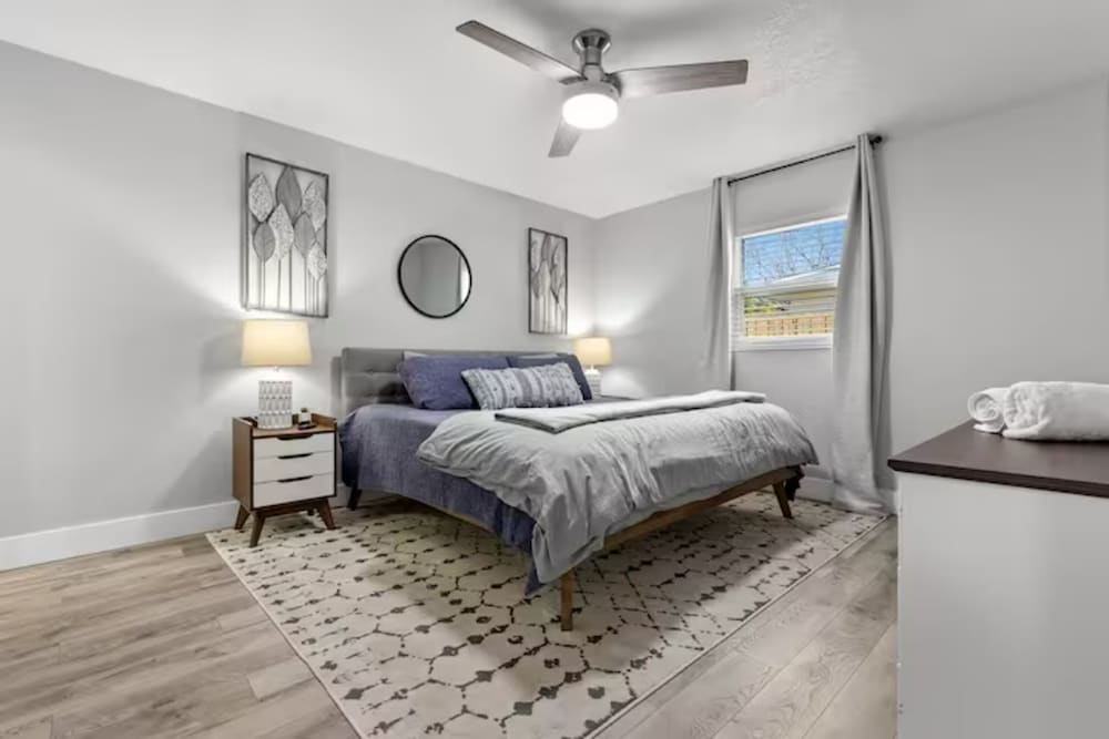 Фото New Mid Century Modern Largo Retreat