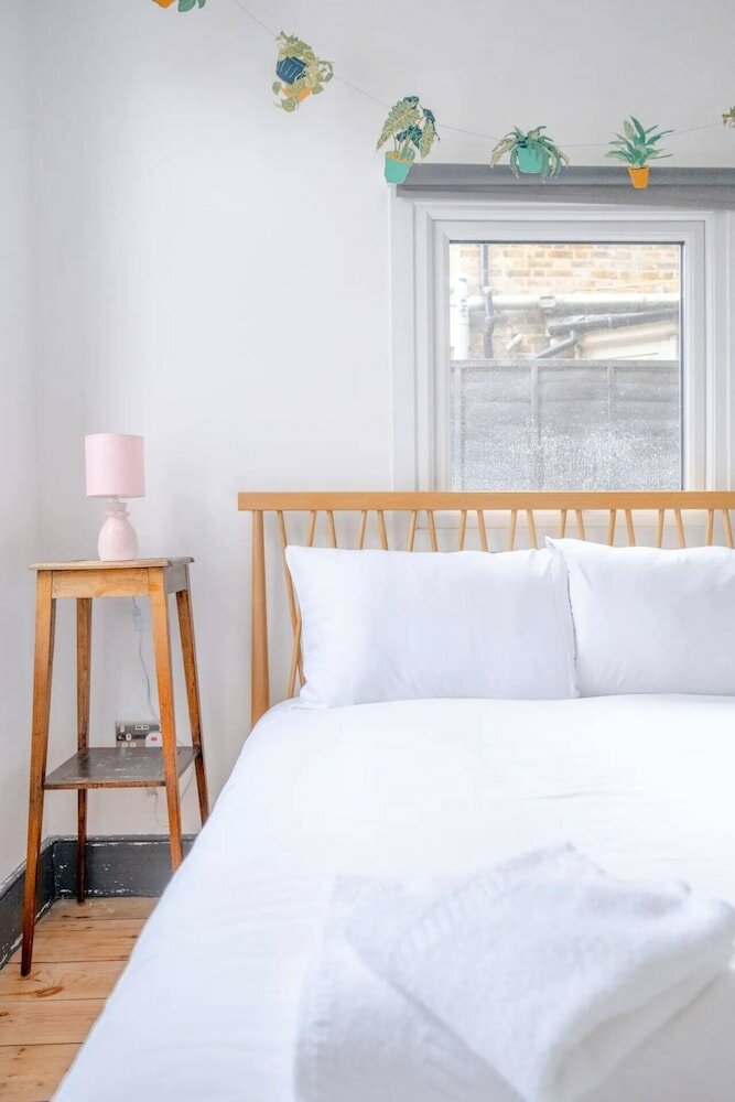 Фото Lovely 3 Bedroom Apartment in Clapton With Garden