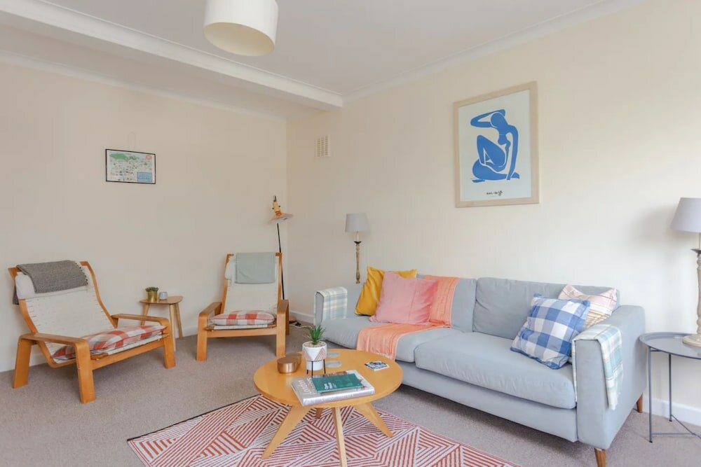 Фото Spacious 2 Bedroom Apartment Near Hampstead Heath