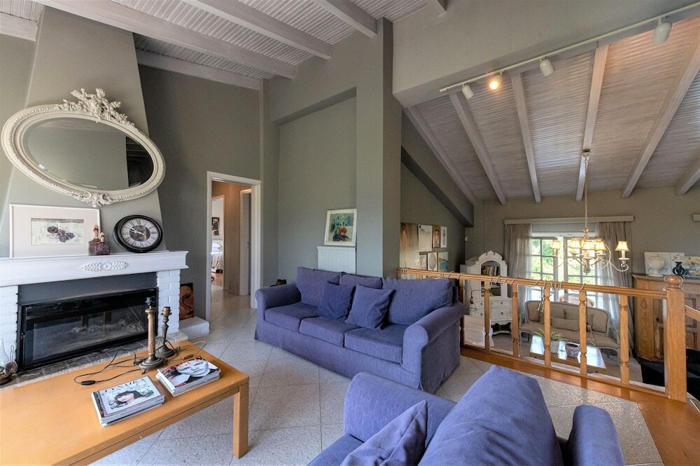 Фото Serene Seaside Bliss - Lush & Secluded Garden Oasis