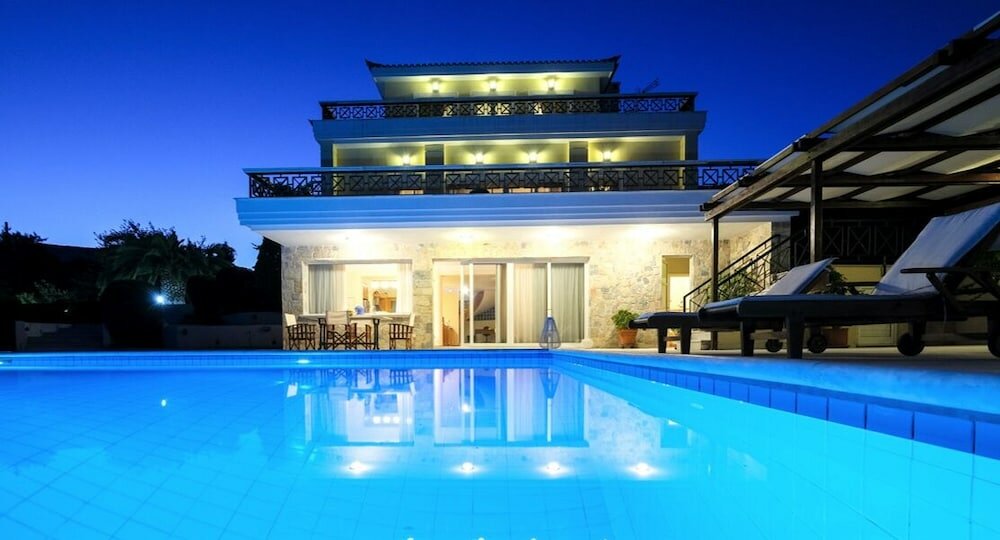 Фото Sublime Luxurious homm Villa in Paiania