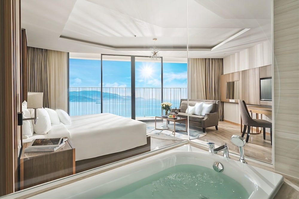 Фото Panorama Beachfront Nha Trang by Lyn Condotel