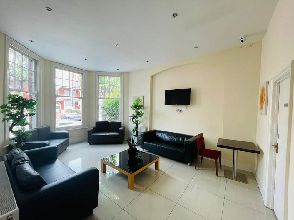 Фото Oyo National Hotel