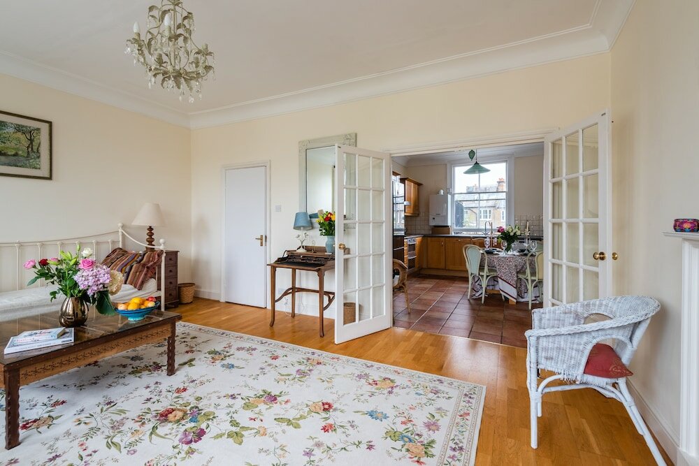 Фото Panoramic Family Home in Maida Vale