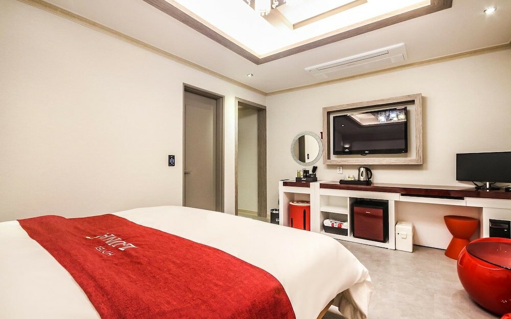 Фото Yeosu Luna Hotel