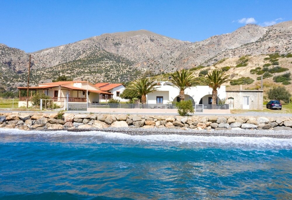 Фото Atalanti Seaside Junior Suites