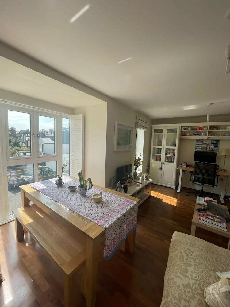 Фото Beautiful & Stylish 1bd Flat - Fulham