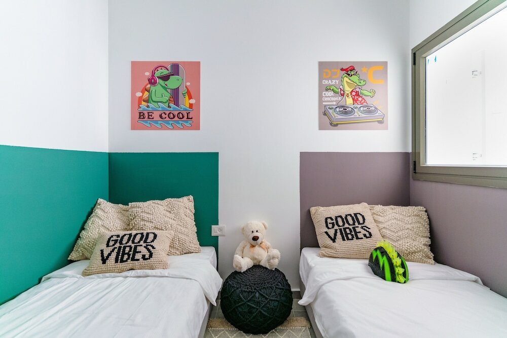 Фото Modern with Balcony Over Looking the Sea