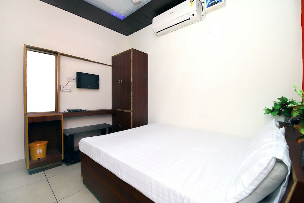 Фото Spot On 42785 Mr Shawarma Family Restaurant & Hotel