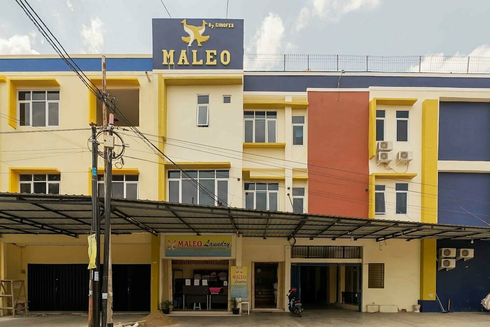 Hotel RedDoorz near Griya Agung Palembang, Palembang, photo