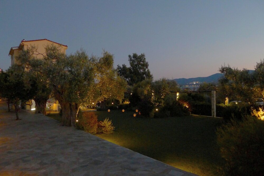 Фото Ampoulos Rooms & Apartments