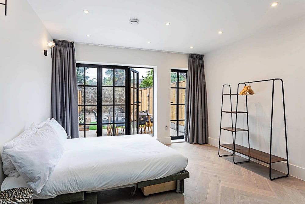 Фото Gorgeous Flat in the Heart of Acton