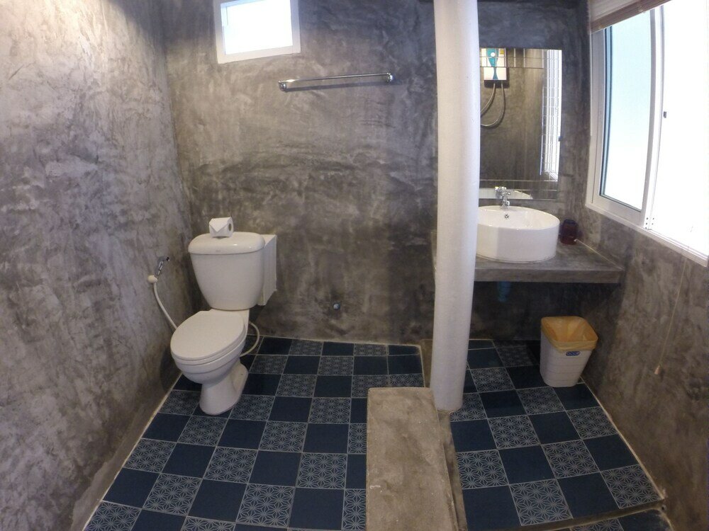 Фото At We Patong Guest House