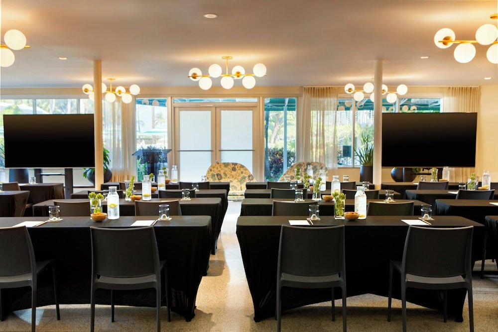 Фото Kimpton Surfcomber Hotel, an Ihg Hotel