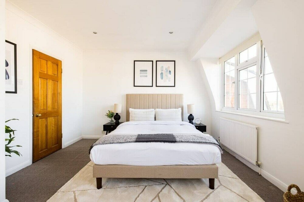 Фото The Mill Hill Wonder - Inviting 3bdr House With Garden