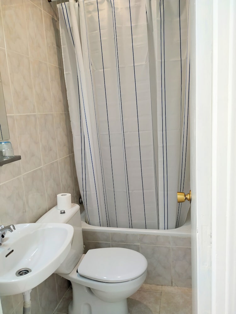 Фото Hostal Abitum Madrid