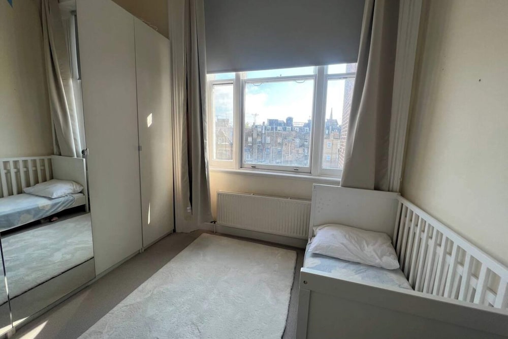 Фото Gorgeous 3bd Flat - 4 Minute Walk to Hyde Park