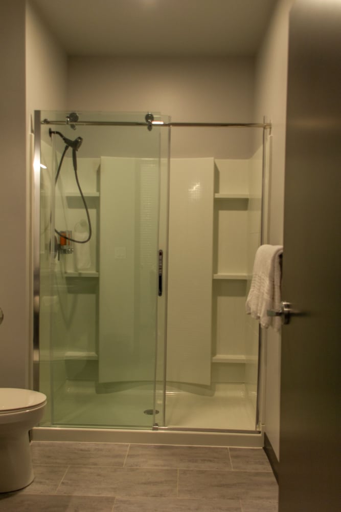 Фото Watershed Hotel