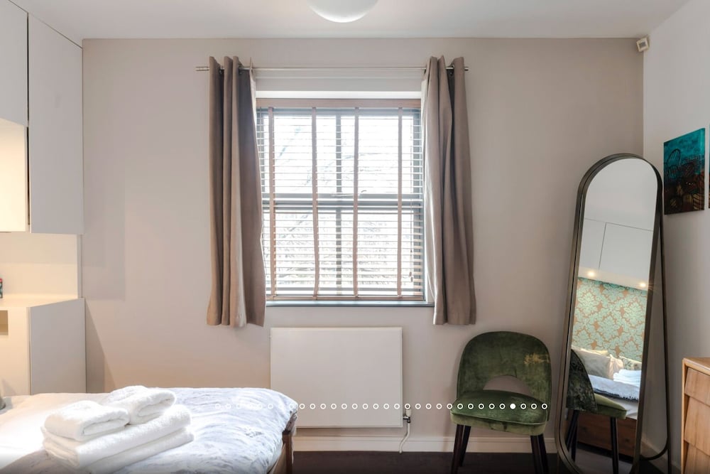 Фото Neon Dream Playfull 2 bedroom