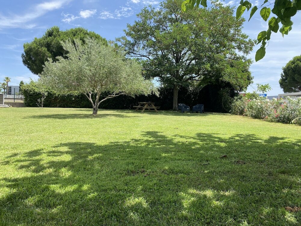 Фото Kyriad Montpellier Aeroport Gare Tgv Sud de France