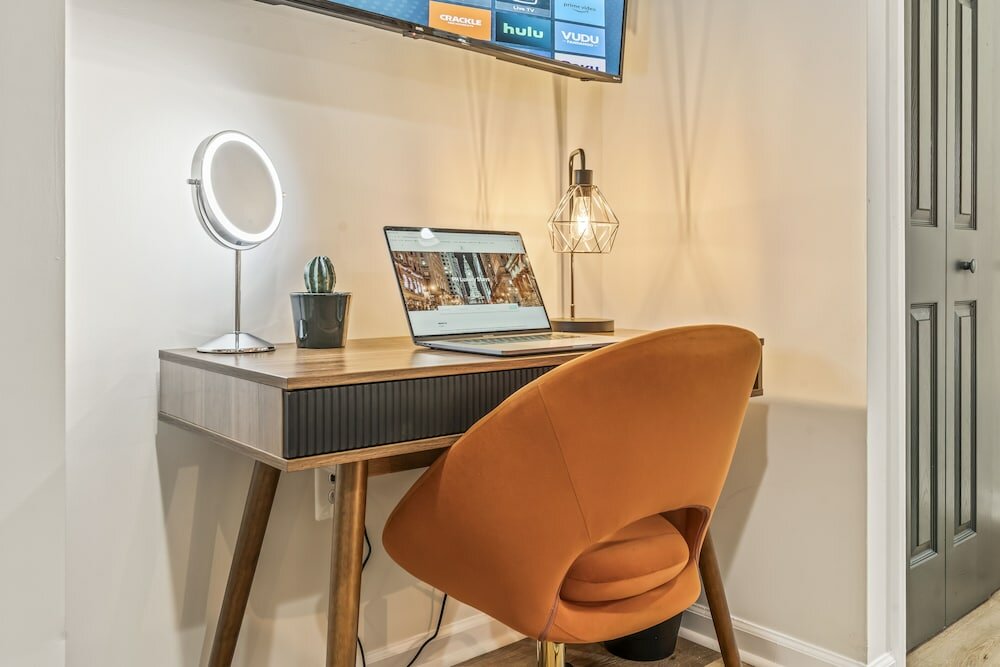 Фото Charming Historic Gem Heart of Philly 2b