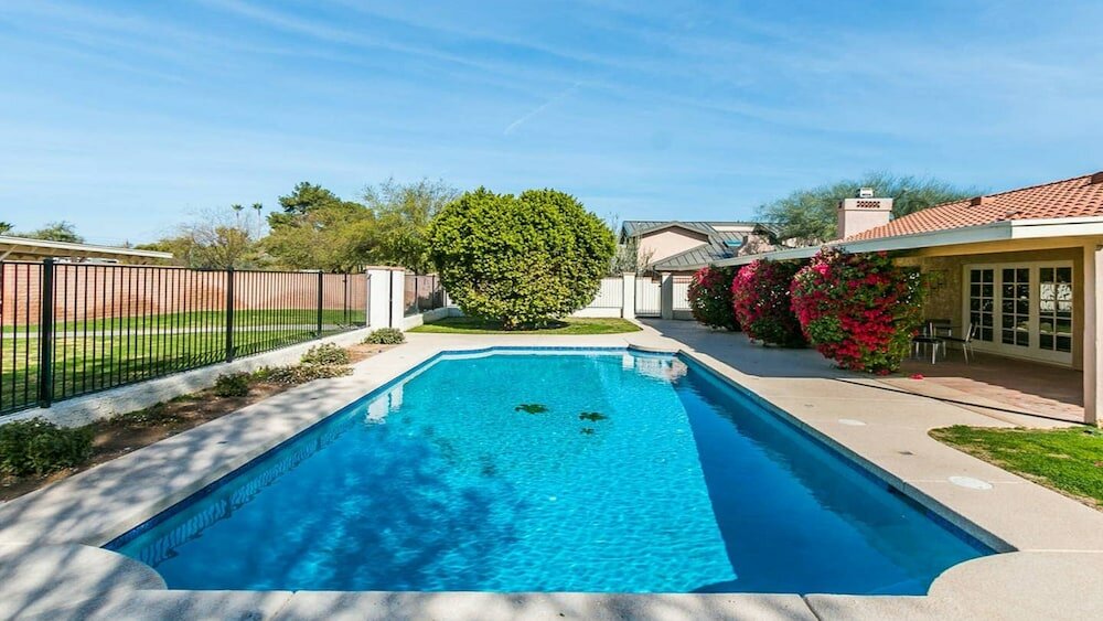 Фото North Phoenix 6 Bedroom With Guest House & Pool!