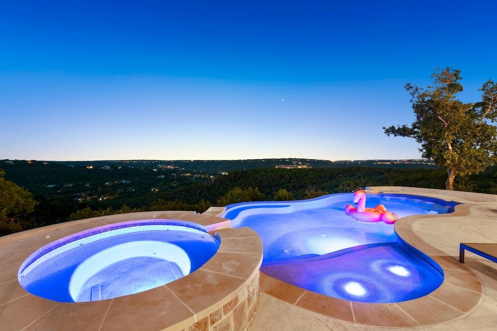 Фото Hillside Infinity Pool Retreat