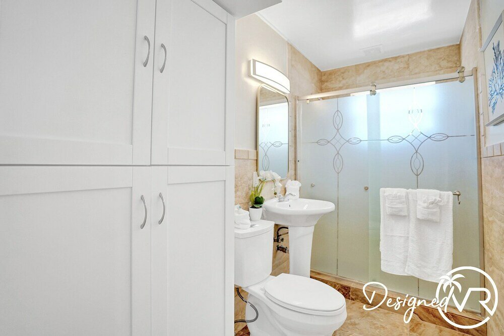 Фото Beautiful 4 Br with Private Heated Pool