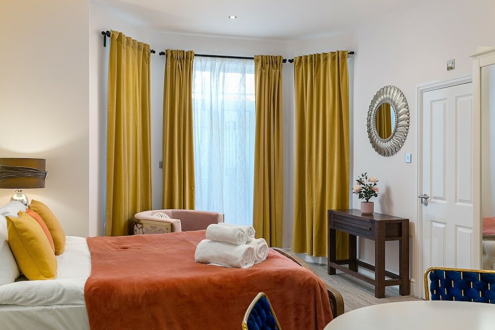 Фото Cromwell Road Apartments