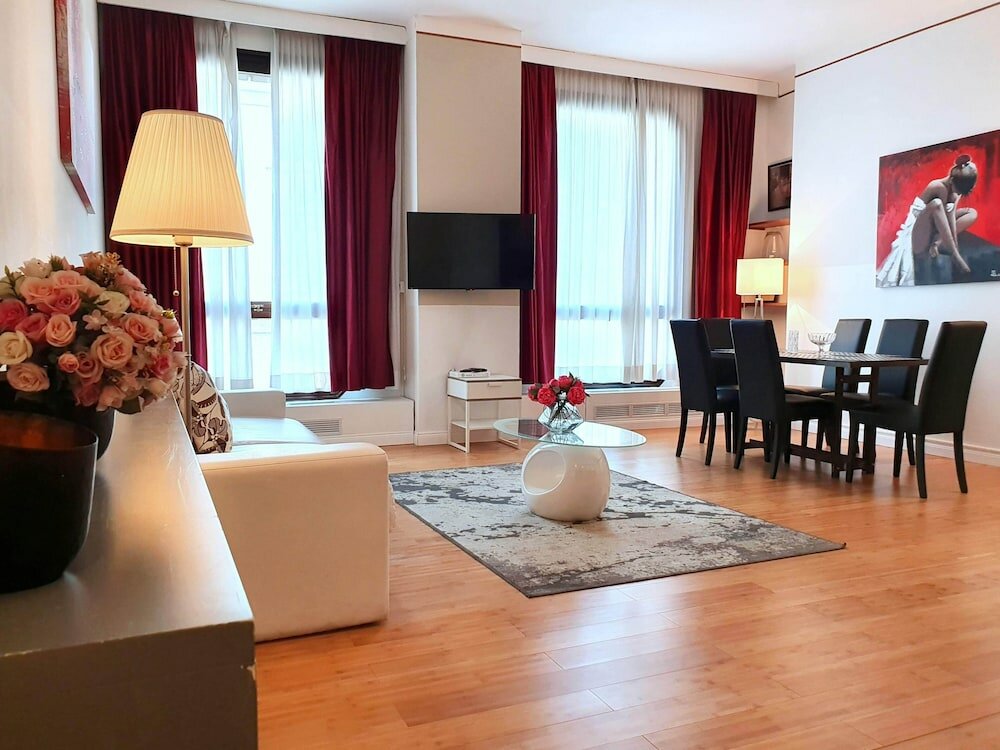 Фото Heart Milan Apartments Duomo District