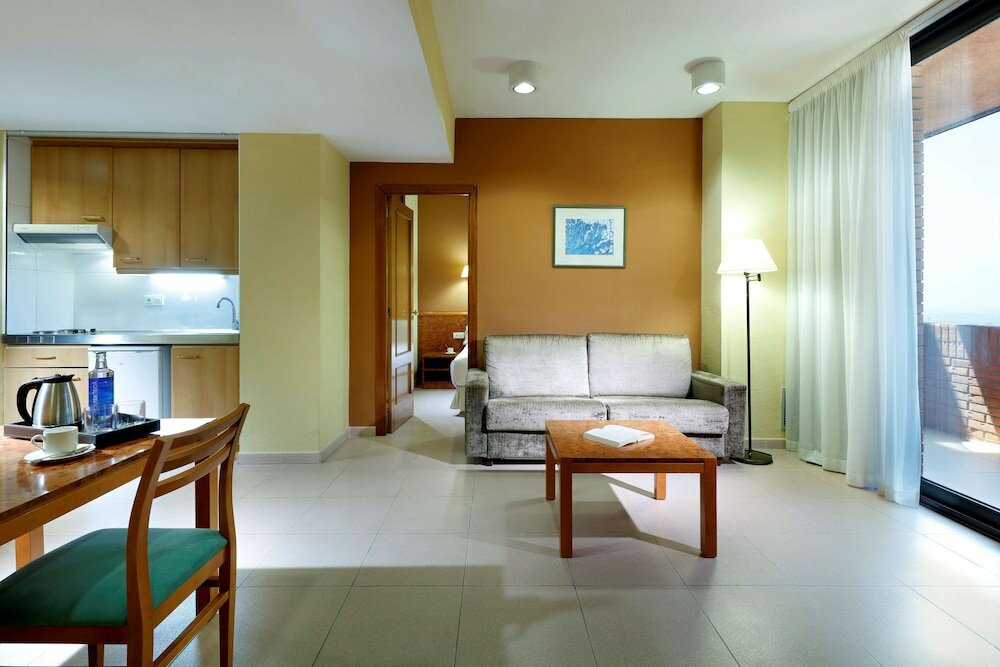 Фото Apartamentos Hesperia Barcelona Sant Joan