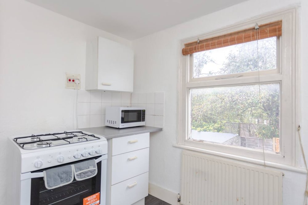 Фото Quiet 2 Bedroom Flat in Peckham Rye