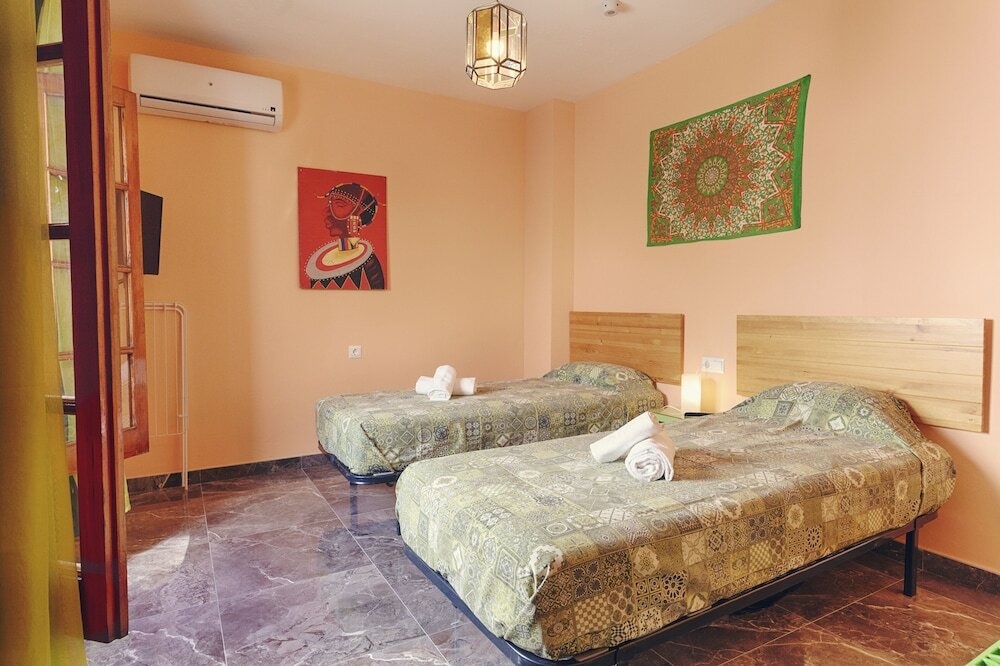 Фото Charming Nerja Hostel