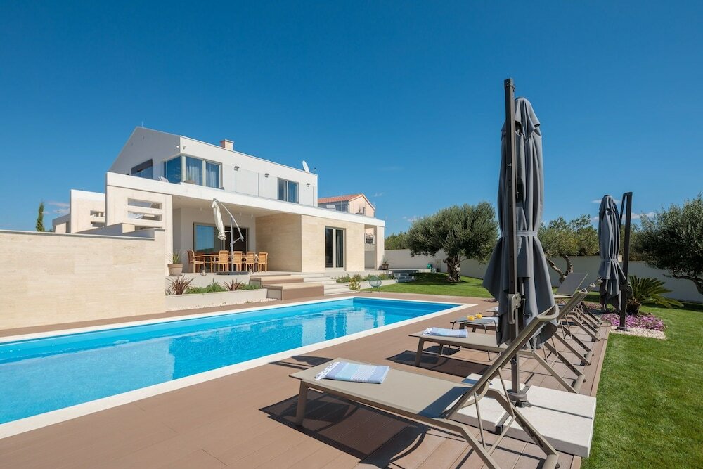 Фото Luxury Villa Cinderella with Swimming Pool