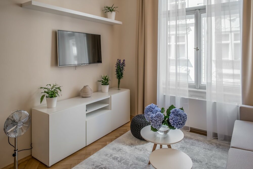 Фото Mordecai Twelve Apartments by Adrez Living