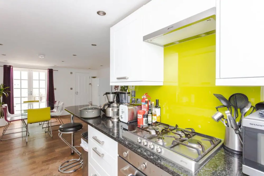 Фото Stylish 3 Bedroom Home With Garden Near Kings Cross