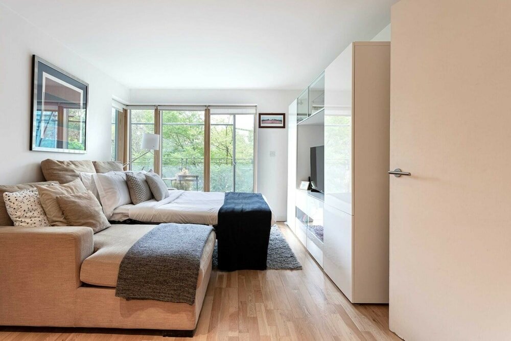 Фото Bright 1 Bedroom Apartment Near London Bridge With Balcony