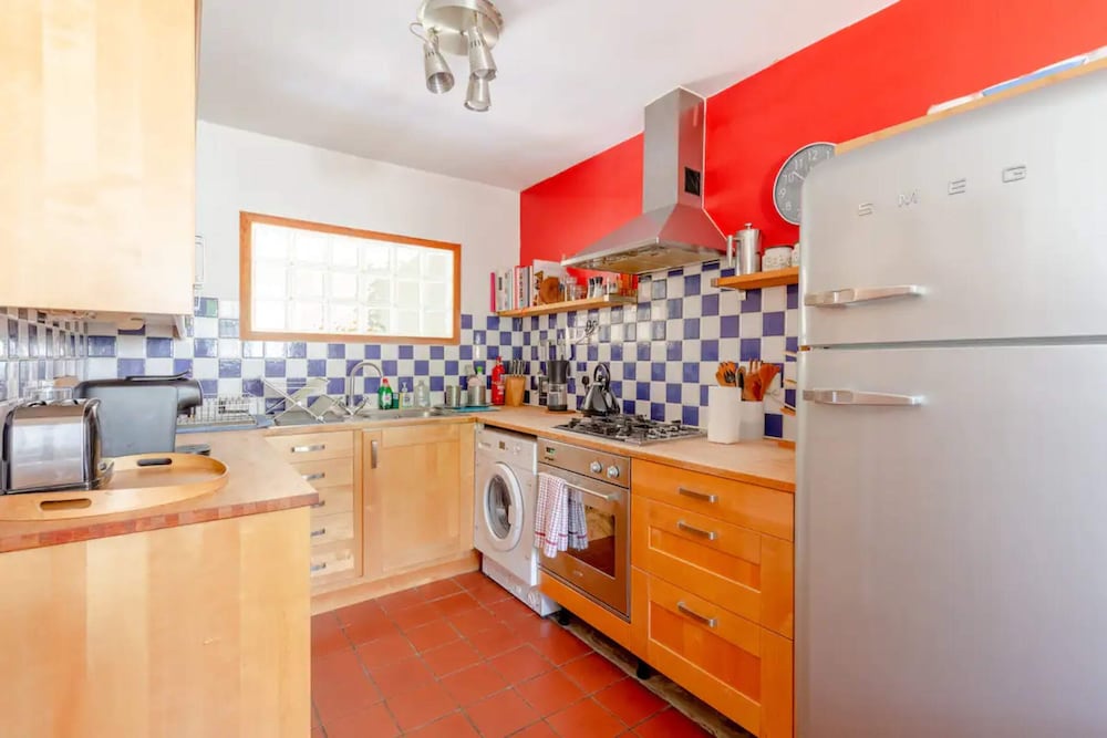 Фото Beautiful 2bd House With Garden - Stoke Newington