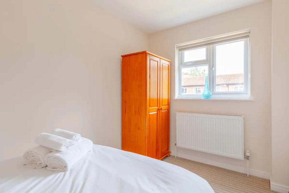 Фото Bright and Inviting 2bd House - Bethnal Green