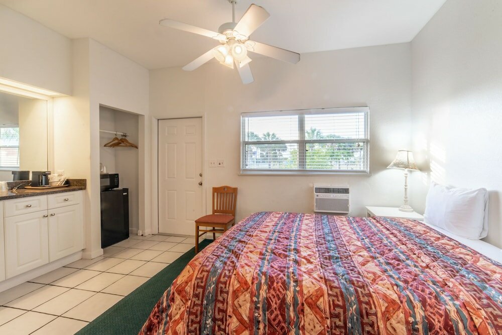 Фото Captain's Table Hotel