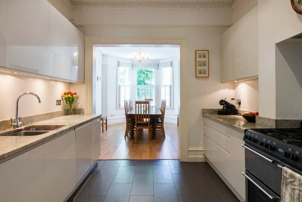 Фото Traditional 5 Bed Family Home Near theTube