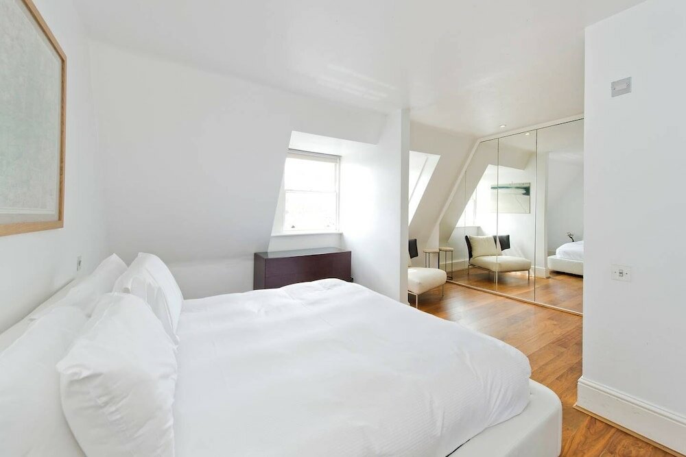 Фото Beautiful 2 Bed W Roof Terrace in Holland Park