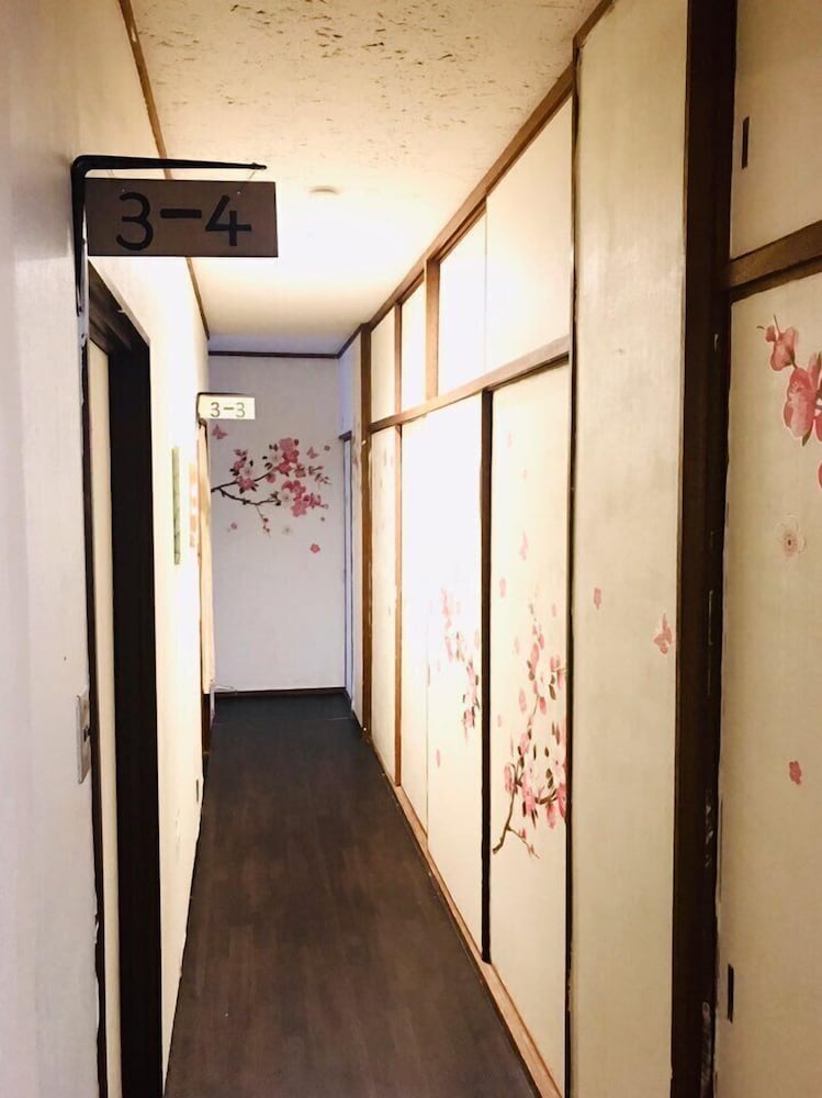 Фото Royal Home Dormitory - Hostel