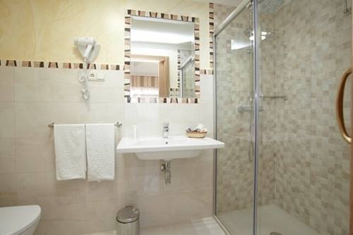 Фото Hotel Linares