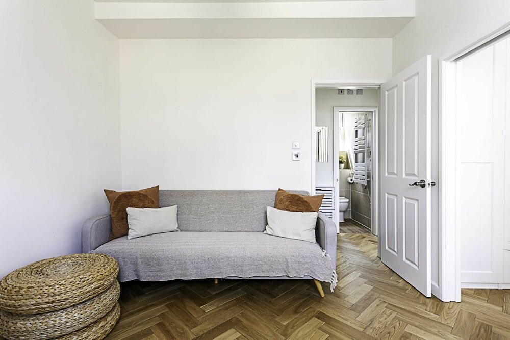 Фото London Bridge Cosy Chic: Your Perfect 1-bed London Retreat