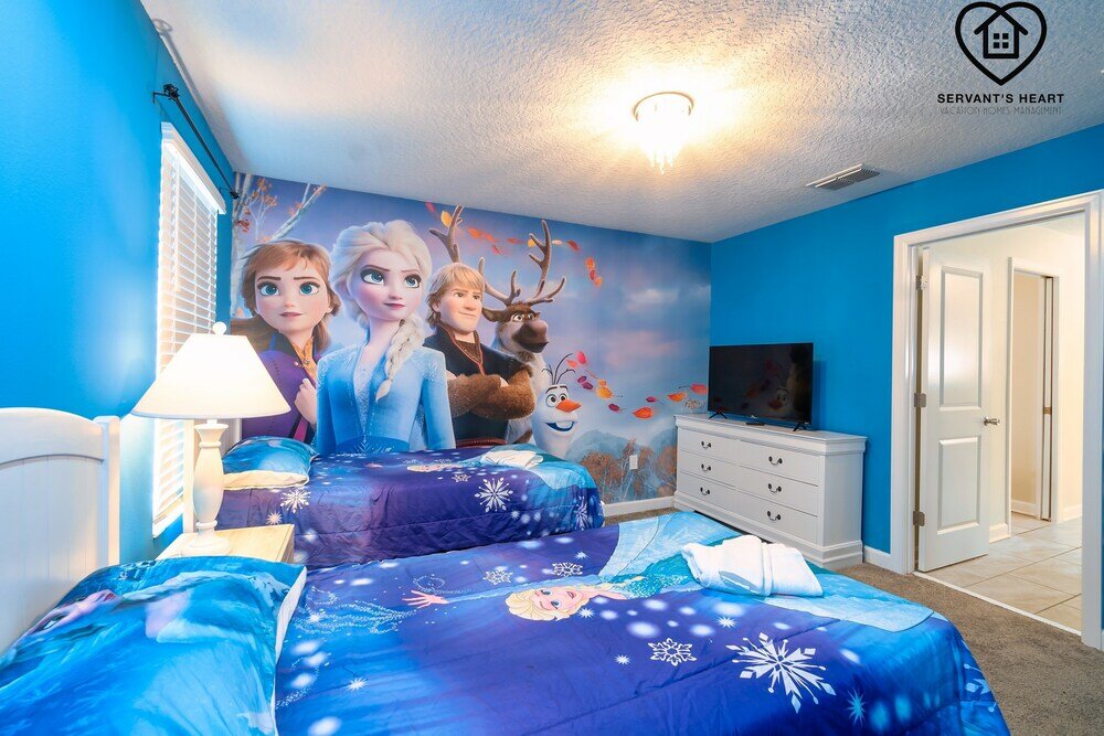 Фото Lakeview Luxury 9 Bedroom & 5 Bathroom w Private Pool