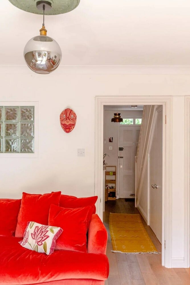 Фото Beautiful 2bd House With Garden - Stoke Newington