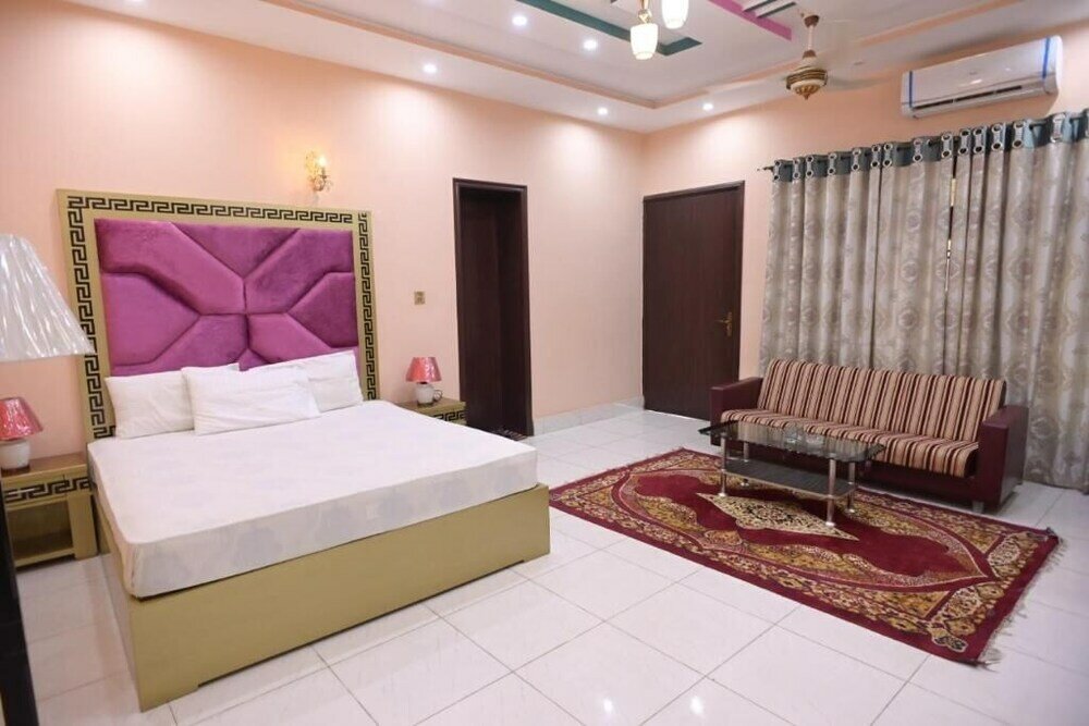 Фото Hotel Shaheen Continental Multan