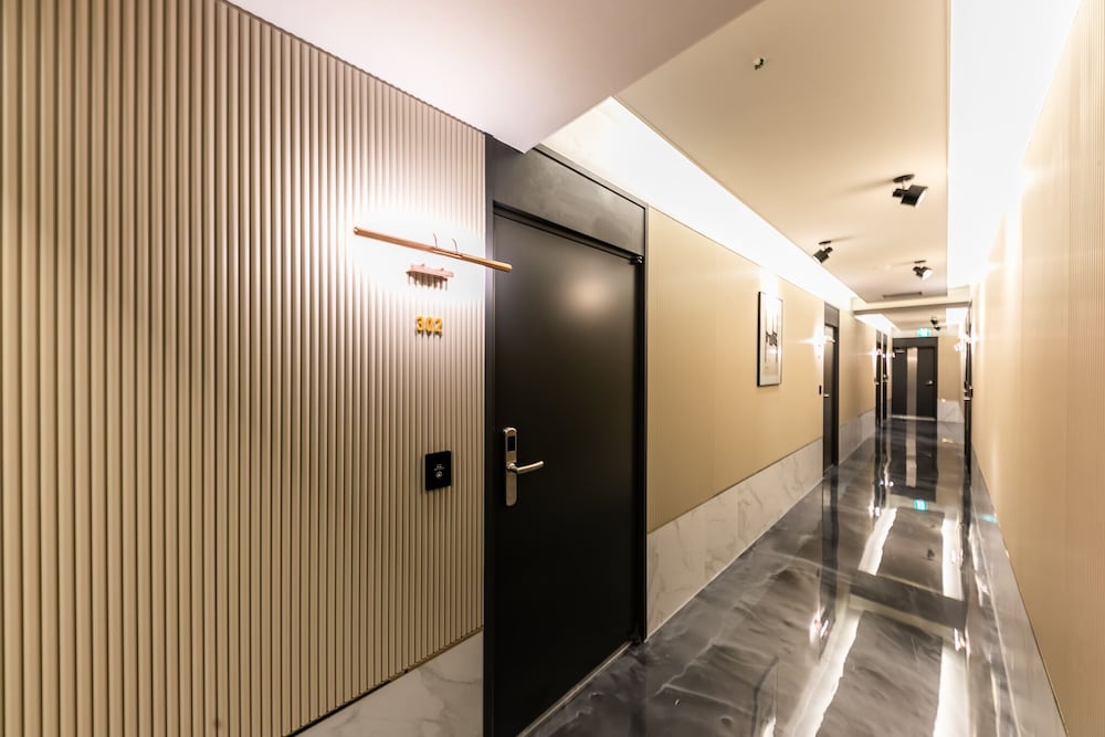 Фото Brown Dot Hotel Sasang Renecite