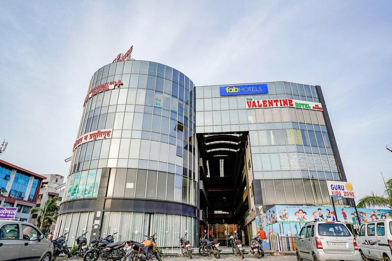 Гостиница Fabhotel The Valentine в Сурате